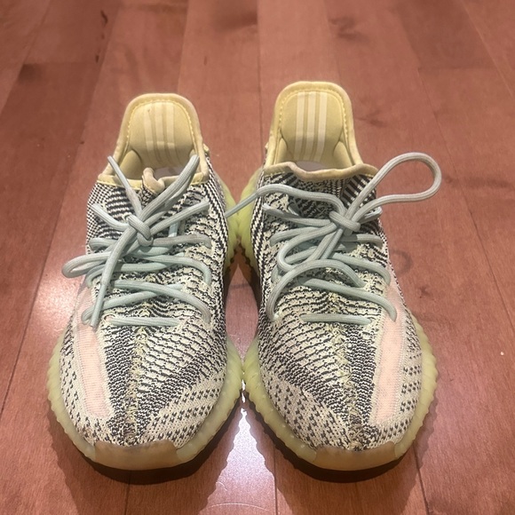 Yeezy Boost 350 V2 sneakers!  Size 7!  Lime green/black. Like new condition! - Picture 2 of 11